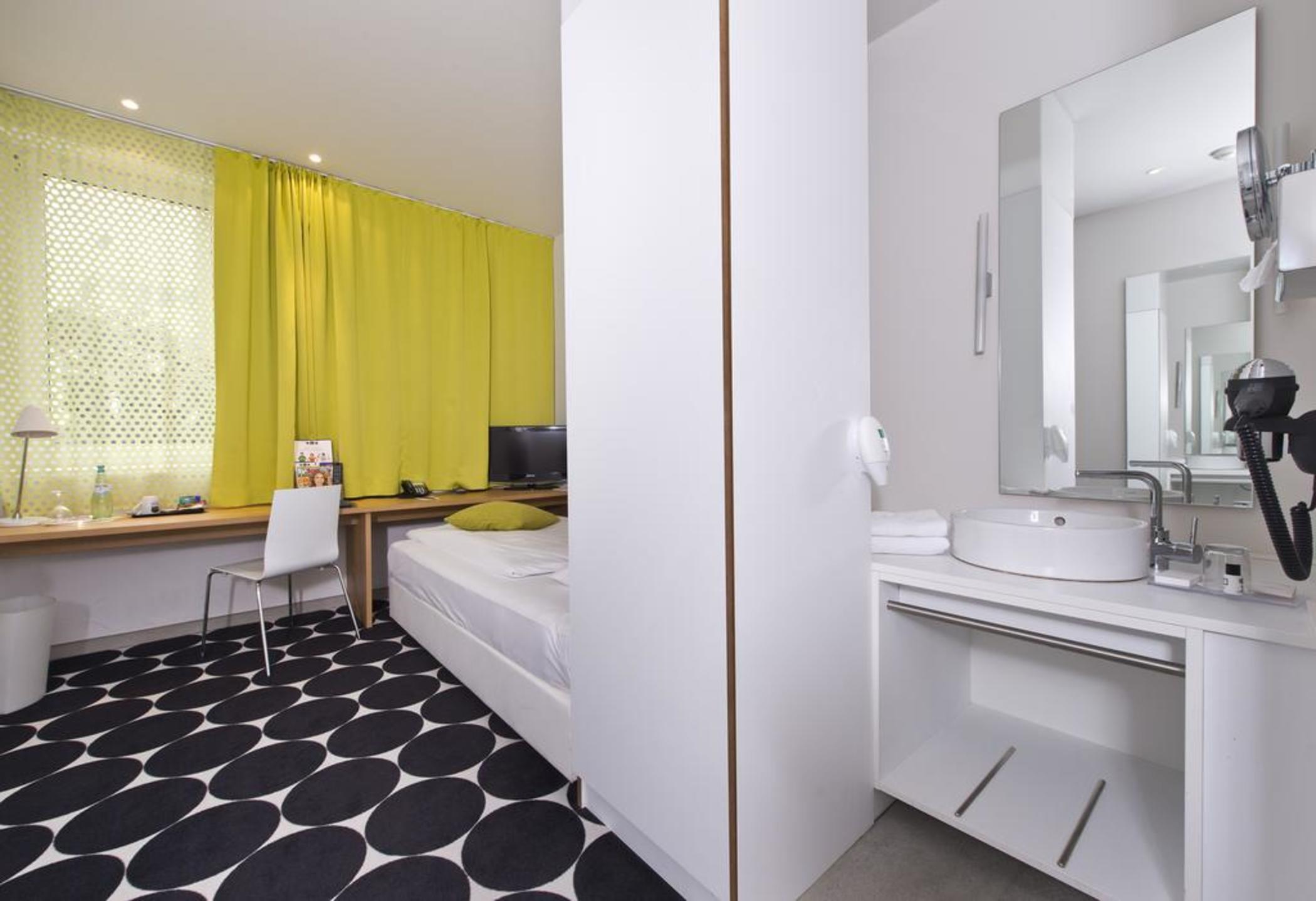 Tryp By Wyndham Frankfurt Hotell Frankfurt am Main Rum bild