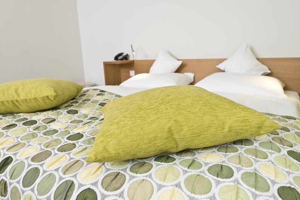 Tryp By Wyndham Frankfurt Hotell Frankfurt am Main Rum bild