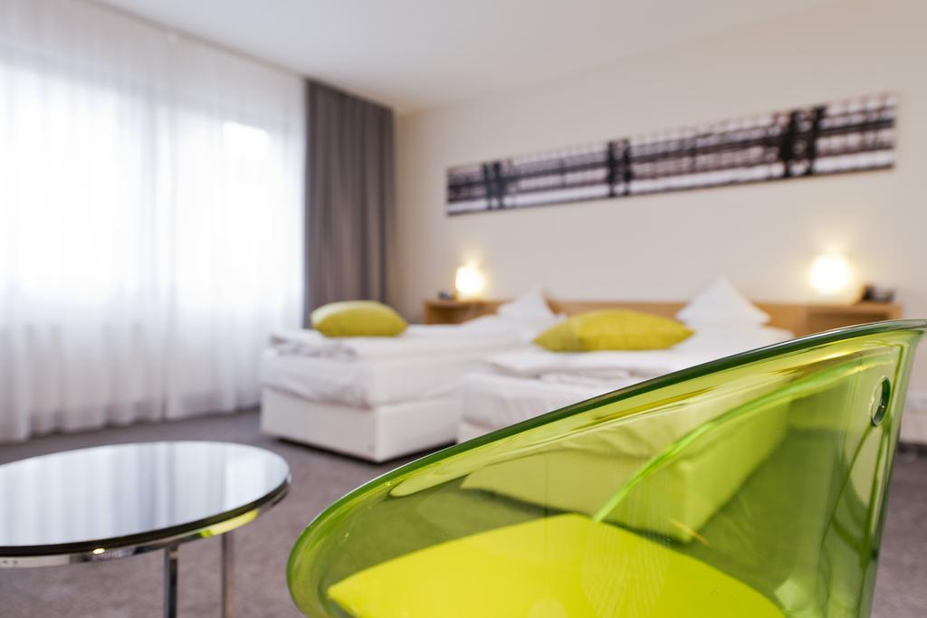 Tryp By Wyndham Frankfurt Hotell Frankfurt am Main Rum bild